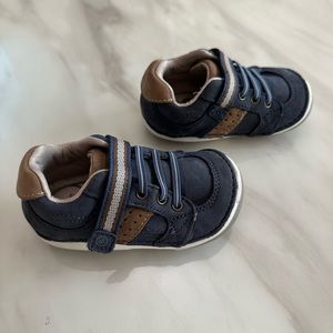 Stride Rite-Artie Lightweight Leather Sneaker
